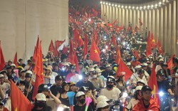 Vô địch rồi thì đi "bão" thôi!