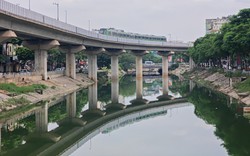 Không còn cảnh đen đặc quen thuộc, sông Tô Lịch đang thay đổi thế nào?