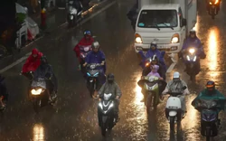 Miền Bắc tiếp tục mưa dông vào chiều tối