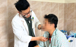 Sốt 40 độ sau chuyến du lịch, người đàn ông 34 tuổi ho ra máu, nguy kịch vì một sai lầm