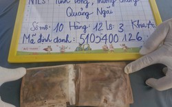 Tìm thấy chiếc ví da in dòng chữ 'Trần Văn Thanh' trong mộ liệt sĩ ở Quảng Ngãi