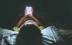 Lời khuyên cho những người dùng điện thoại trước khi ngủ