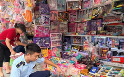 Thị trường hàng hóa Trung thu: Hà Nội tiêu hủy hàng nghìn sản phẩm bánh kẹo, đồ chơi '3 không'