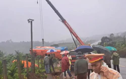 Tiếng khóc xé lòng của thân nhân người chết trong vụ xe khách lật ở Gia Lai