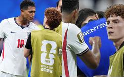 Sao Argentina từng bị "cậu Be" Bellingham tát vào đầu ở World Cup, nay gia nhập Chelsea gây tranh cãi với CĐV Anh
