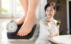 Suốt 3 năm ăn uống kham khổ để giữ dáng, người phụ nữ nghỉ hưu sững sờ khi bác sĩ nói một câu