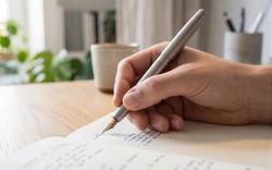 Đi sắm bút mực cho năm học mới: Chọn sai dễ mỏi tay hỏng nét chữ, nhớ kỹ 3 chi tiết này trước khi chốt đơn