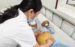 Phát hiện viêm gan B rồi bỏ điều trị suốt 20 năm, người đàn ông 53 tuổi phải lọc máu, vợ con cũng nhiễm bệnh