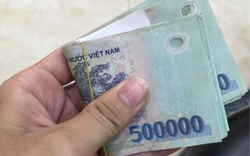 Phát hiện cọc tiền buộc dây chun nhiều mệnh giá 500k, 200k… ở đoạn đường không có camera giám sát, Trần Ngọc Hà SN 1992 lập tức tới thẳng trụ sở công an trình báo