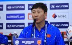 HLV Kim Sang-sik phê bình tuyển Việt Nam: "Các cầu thủ mất tập trung dẫn đến bàn thua"