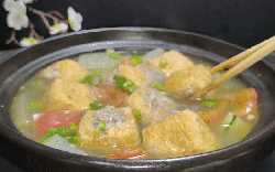 Món ăn này rất ngon, chỉ cần nấu một nồi toàn nguyên liệu đơn giản thôi là đủ khiến cả nhà "ăn tì tì"