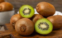 Đừng vội ăn kiwi khi bị nhiệt miệng: Có 5 nhóm người cũng nên cân nhắc trước khi ăn