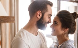 Đàn ông muốn cải thiện “chuyện chăn gối” nên làm 6 việc này: Điều cuối cùng ít ai nghĩ tới