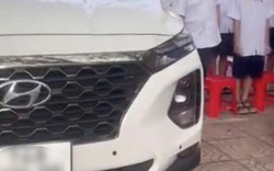 Thông tin mới vụ nữ hiệu phó đỗ ô tô chình ình cạnh nơi học sinh tập trung chào cờ