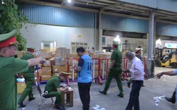 Công an kiểm tra nhiều nhân viên tại sân bay ngay trong giờ làm việc