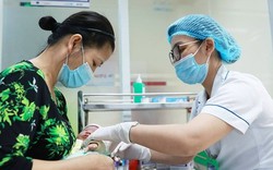 Nhân viên y tế được hưởng phụ cấp ưu đãi nghề từ 30% đến 80%