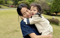 Sự khác biệt giữa đứa trẻ từ nhỏ hay quấn mẹ và đứa trẻ luôn được khen "tự lập"