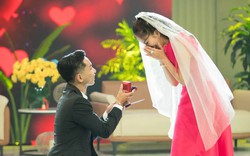 Nữ nghệ sĩ là Viện trưởng nói về chồng kém 11 tuổi: "Từ học trò... giờ hắn là chồng tớ"
