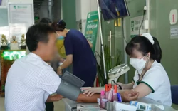 Bộ Y tế vào cuộc vụ khám sức khỏe xin việc trong 20 phút, giấy có 9 chữ ký