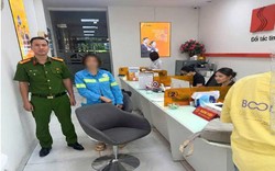 Đã chuyển khoản 60 triệu đồng cho lừa đảo, người phụ nữ ở Hà Nội vẫn muốn rút 3 sổ tiết kiệm để chuyển thêm