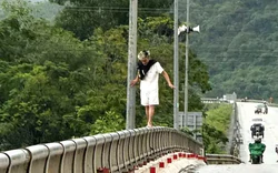 Đại úy công an kịp thời cứu nam thanh niên khỏi tình huống nguy hiểm trên cầu