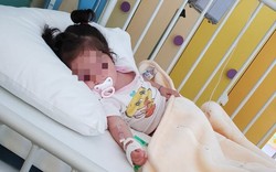 Hy hữu: Bé gái 16 tháng tuổi cứ ăn là nôn, bố mẹ hối hận khi nội soi phát hiện 1 "thứ đáng sợ"