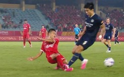 Văn Hậu đối diện án phạt sau cú đạp khiến Doãn Ngọc Tân chấn thương