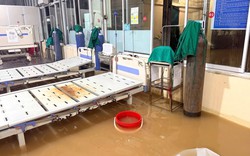 Trung tâm y tế Hoàng Mai ngập sâu trong nước