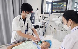 Cụ bà 71 tuổi nguy kịch sau khi bị gai hoa giấy đâm vào chân