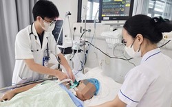 Cứng hàm, phải thở máy sau 2 tuần bị gai hoa giấy đâm vào chân