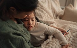 Phát hiện bất ngờ: Những bà mẹ sống rất "mệt mỏi" thường không phải vì nghèo, cũng không hẳn vì con khó nuôi, mà do 5 vấn đề này