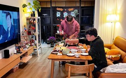 Từng là món “nhà nào cũng phải có”, vì sao bàn trà ngày càng bị loại khỏi phòng khách hiện đại?