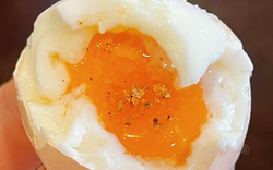 Điều gì xảy ra khi bạn ăn trứng lòng đào?