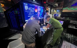 Công an bất ngờ kiểm tra quán karaoke Kingdom lúc 22 giờ