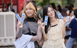 Cảnh tượng đặc biệt ghi nhận tại quảng trường Đông Kinh Nghĩa Thục hôm nay!