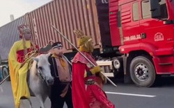 Xác minh clip nhóm người hóa trang "thầy trò Đường Tăng" cưỡi ngựa, đi bộ giữa làn ô tô ở TP.HCM