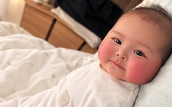 Lời khuyên cho các mẹ khi thấy con ngủ dậy có 5 biểu hiện này