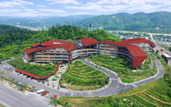 Việt Nam có trường nội trú 700 tỷ đồng chuẩn Anh đầu tiên: Học sinh đi học trên đồi, học phí lên đến 650 triệu đồng/năm