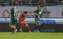 Va chạm ở V.League: Đình Bắc bị cựu sao HAGL giật cùi chỏ