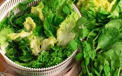 5 lời nhắn dành cho những người hay ăn rau sống
