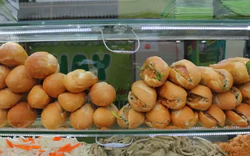 Vì sao những ổ bánh mì thơm ngon có thể khiến hàng trăm người nhập viện?