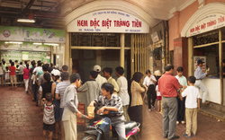 Đúng 1 tuần từ khi cánh cửa tại 35 Tràng Tiền đóng lại, di sản 70 năm từ thời "bao cấp" của triệu người Hà Nội đang dần "chuyển mình"