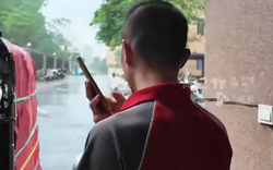 Giúp đỡ bà cụ bị ngã trên đường, nam shipper bị đòi bồi thường 3,5 tỷ đồng