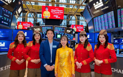 Chân dung thiếu gia sinh năm 2002 cùng tỷ phú Nguyễn Thị Phương Thảo xuất hiện tại Sở Giao dịch Chứng khoán lớn nhất thế giới: Từng học tại Đại học Oxford, khởi nghiệp từ tuổi 17, sở hữu khối tài sản hàng trăm tỷ