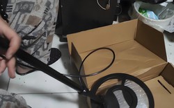 Người đàn ông bỏ tiền mua máy dò kim loại về nhà, quét một lượt rồi phát hiện 7 món đồ bị giấu kín