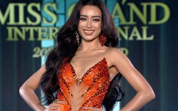 Suýt ngã trên sân khấu Miss Grand, Emoura Phạm được khen vì xử lý khéo