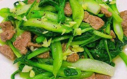 Chợ Việt có 1 loại rau đang vào mùa: Giàu kali và canxi, cực hợp ngày hanh khô