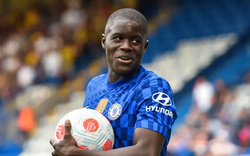 Cựu cầu thủ Chelsea đang đi ăn thì bị tát vào mặt