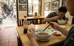 Thói quen phổ biến khi ăn phở khiến người Việt nạp lượng muối lớn