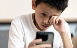Cảnh báo đến những cha mẹ có con 12 tuổi đang sở hữu điện thoại thông minh